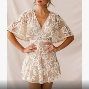 SELFIE LESLIE LADY LUCK Cape Sleeve v-neck Dress Champagne/nude